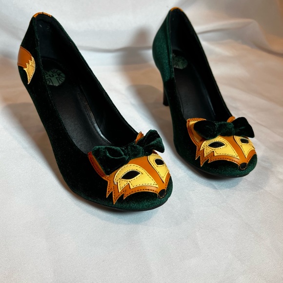 Modcoth TUK velvet green fox heels in size 6 T.U.K. Rare great condition - Picture 3 of 8